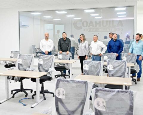 Carlos Villarreal recibe la obra civil del C2 en Monclova.