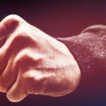 Puño en el contexto de la violencia familiar.