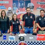 El alcalde de Monclova acompañado de funcionarios.