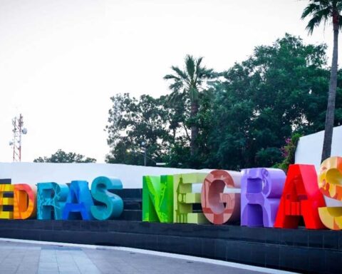 Letras turísticas con la leyenda de Piedras Negras.