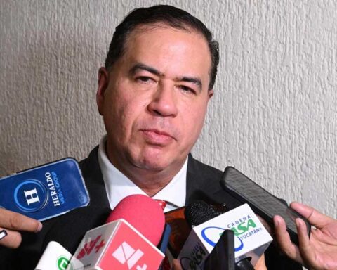 Ricardo Mejía Berdeja en entrevista a medios de comunicación.
