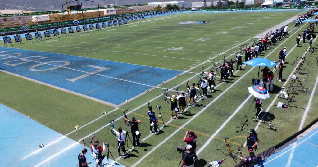 Fila de tiradores con arco en el World Archery Mexico Championship en Saltillo.