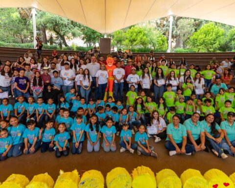 Grupo de niños del curso de verano del DIF Saltillo.