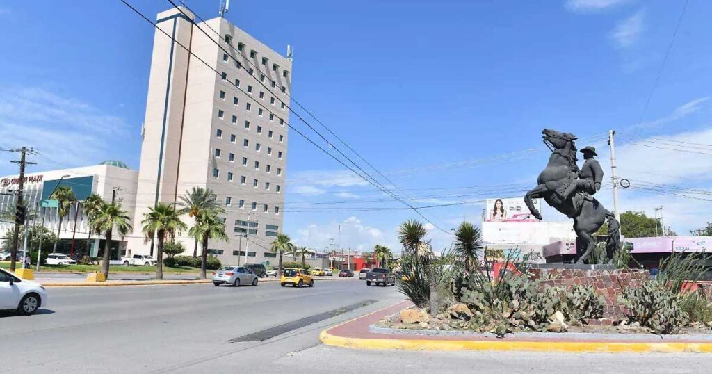 Estatua Ecuestre del General Raúl Madero en Torreón.