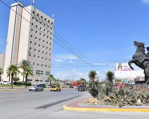 Estatua Ecuestre del General Raúl Madero en Torreón.