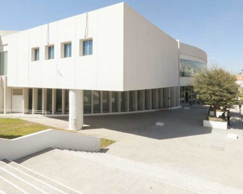 Fachada de la Infoteca de CU en el campus Arteaga.