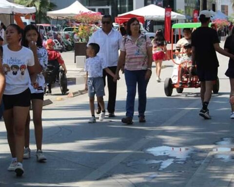 Personas caminando
