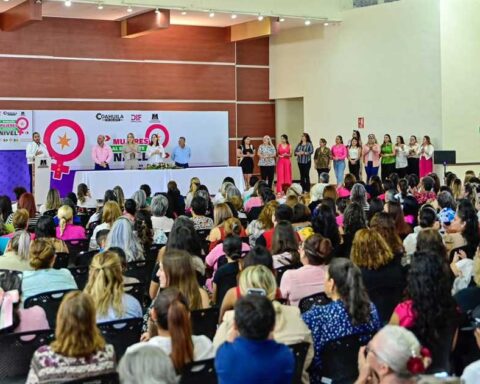 Auditorio lleno con la presentación de Mujeres al Siguiente Nivel