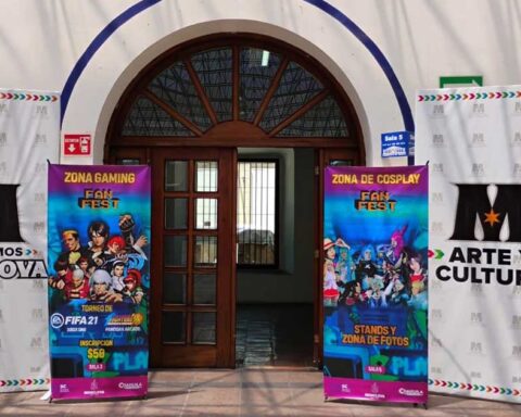 Entrada del Museo Coahuila y Texas con publicidad del Fan Fest.