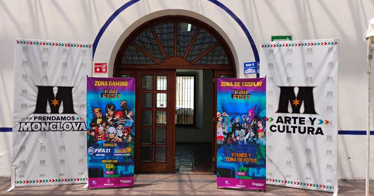 Entrada del Museo Coahuila y Texas con publicidad del Fan Fest.