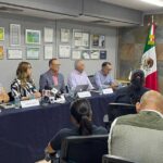 Integrantes del Colectivo presentando el informe sobre el Cabildo de Torreón.