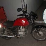 La moto robada y el ladrón.